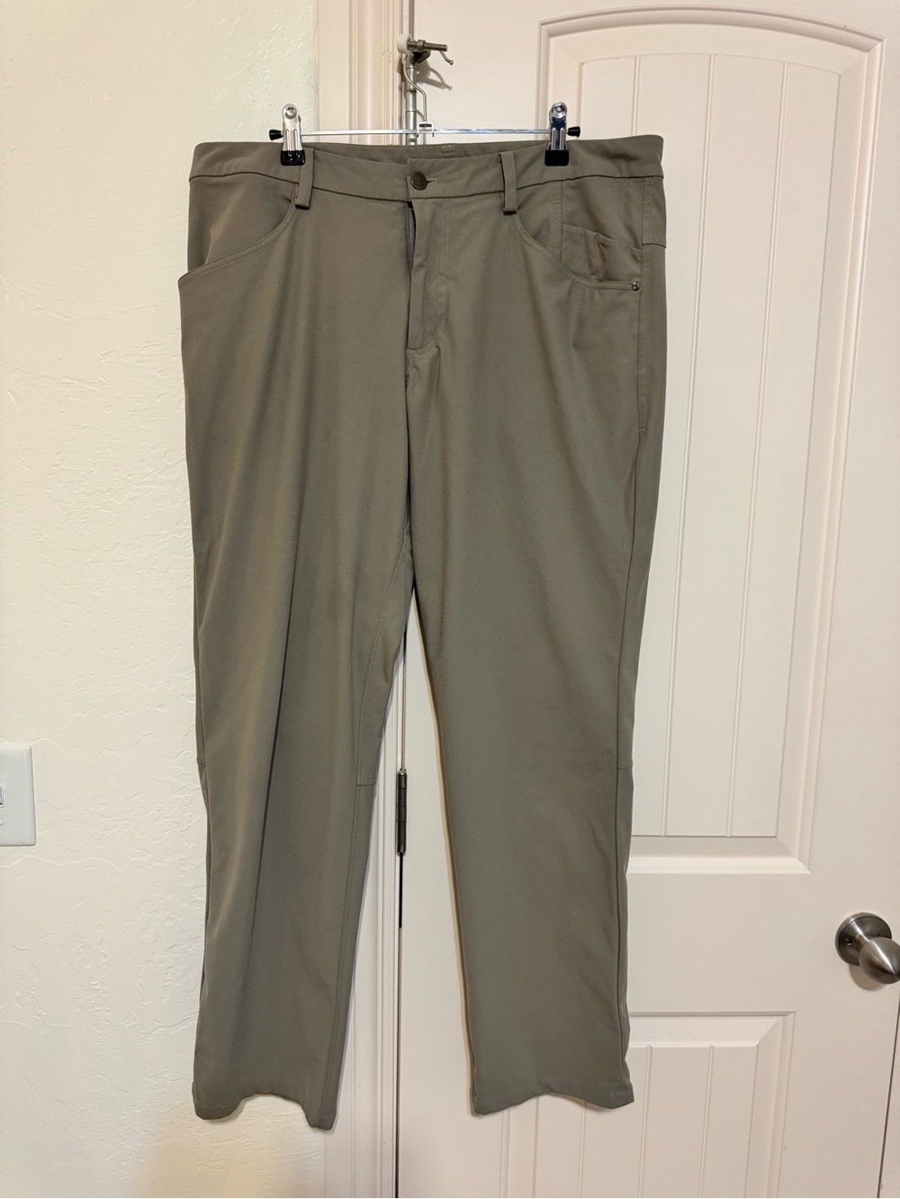 lululemon athletica Men's Slim Straight Pants - Taupe